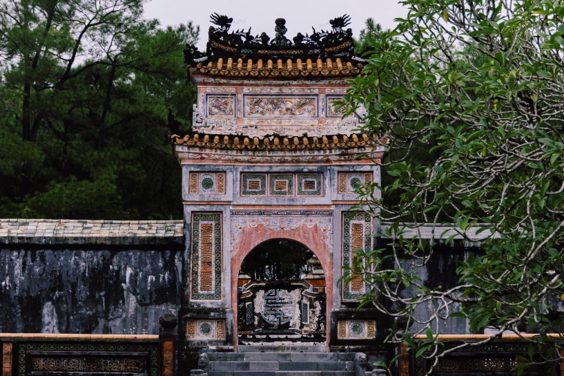 Dừng chân bên lăng vua tự đức thưởng lãm cảnh đẹp nên thơ - 8