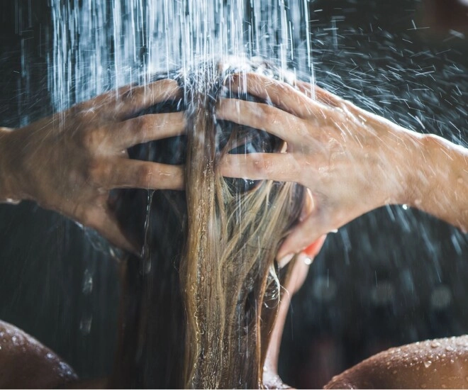 Đừng để tóc rụng không phanh vì lười gội đầu 5 dấu hiệu mái tóc đang gào thét vì gội quá ít - 1
