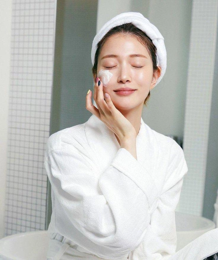 Dưỡng da vào buổi sáng và buổi tối 3 kỹ thuật dưỡng ẩm làm sáng và phục hồi da hiệu quả - 1