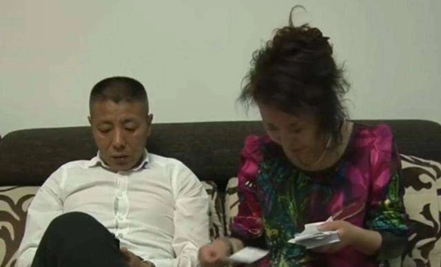 em bé khổng lồ 15 tuổi dùng toàn hàng hiệu tiêu 370 triệu đồngtháng cuộc sống quá khác sau 9 năm - 2