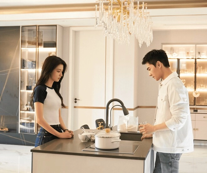 Em trai chồng đến ở cùng sau ly hôn con trai tôi mở bưu kiện của em thì sợ hãi òa khóc - 1