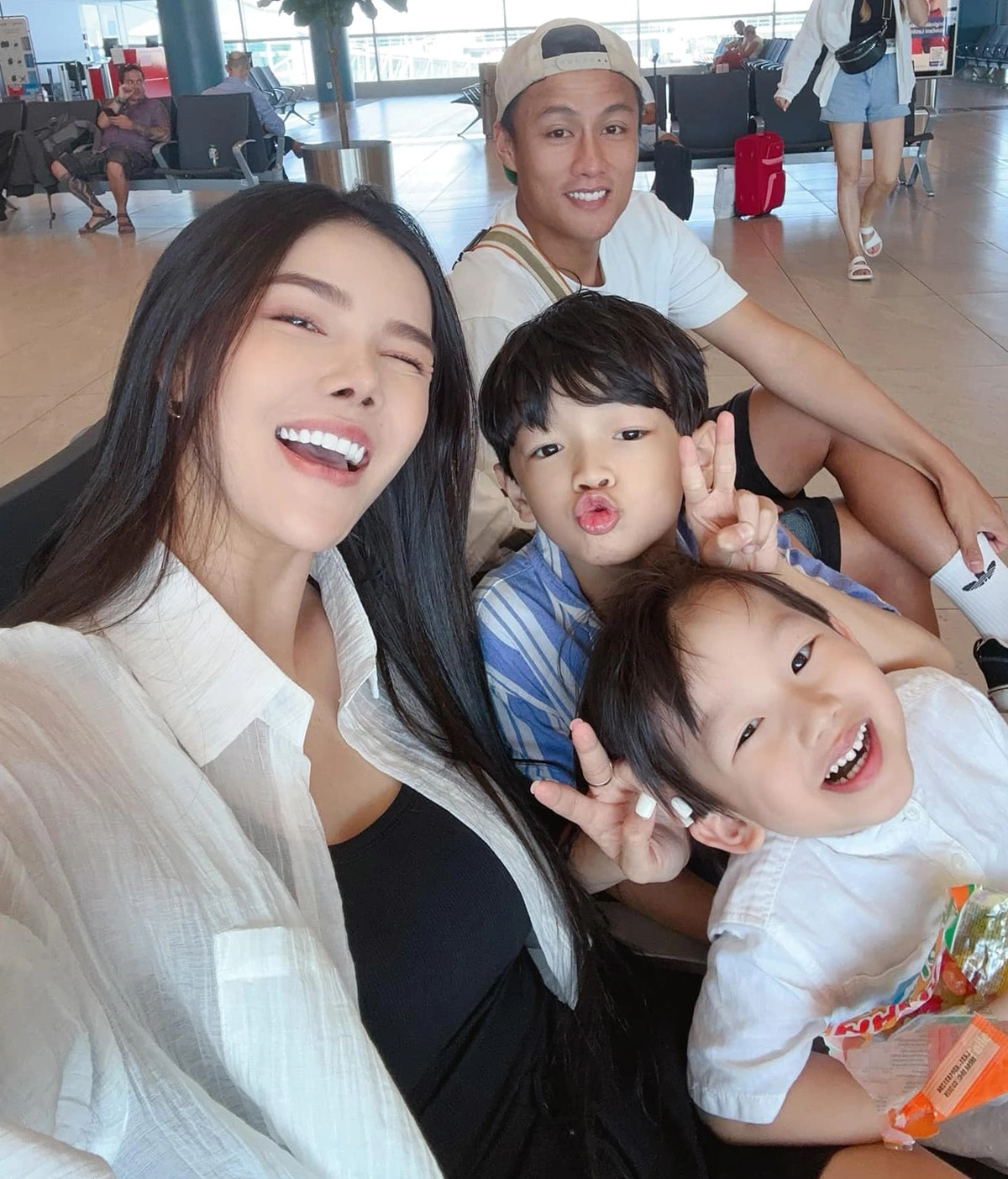 gà cưng vũ khắc tiệp đưa con đi bán tào phớ lề đường khách mua tới tấp từng được chồng việt kiều tặng nhà 10 tỷ - 4