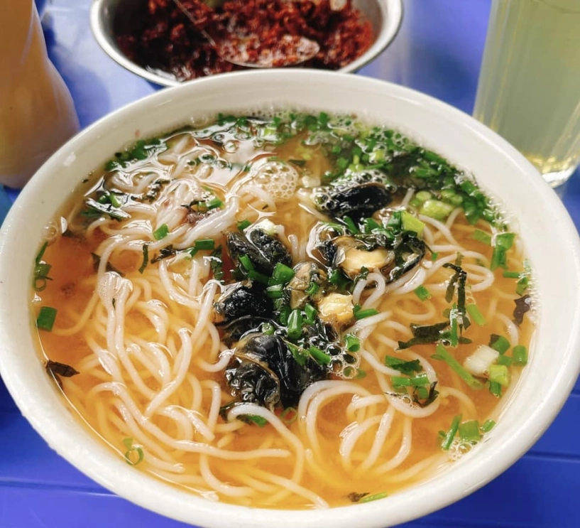 Gánh bún ốc mẹ chồng nàng dâu 60 năm không đổi vị mở cửa đúng mùng 3 tết vì một lý do đặc biệt - 3