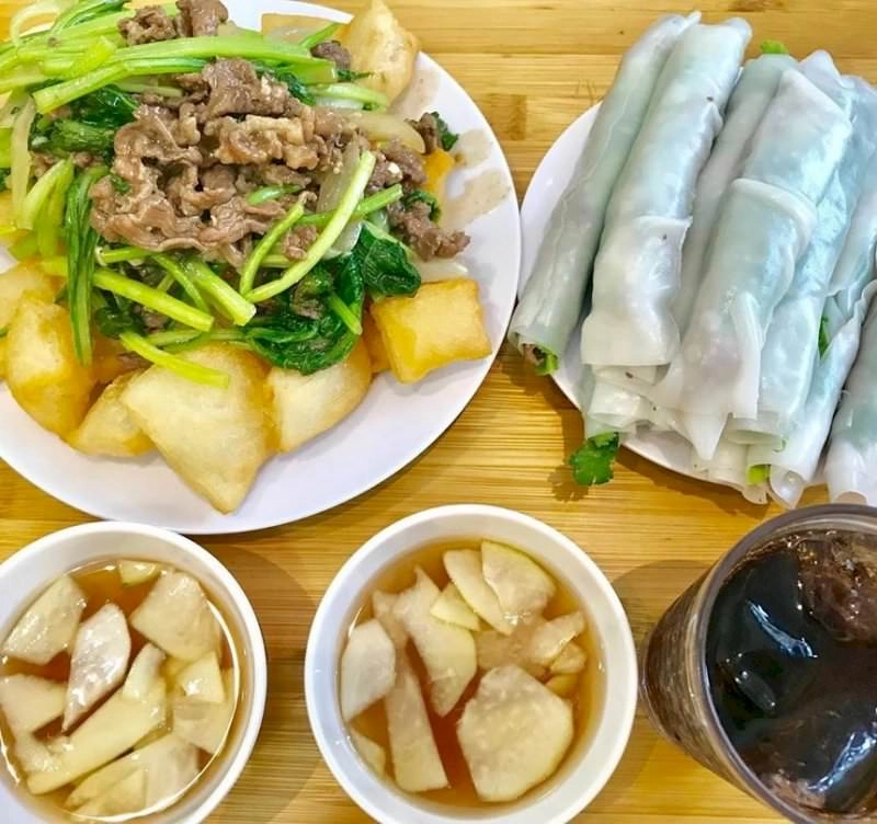 Ghé 5 quán phở chiên ngon nổi tiếng ở hà nội khách ngồi vỉa hè tự phục vụ chỉ bán vài tiếng đã hết hàng - 4
