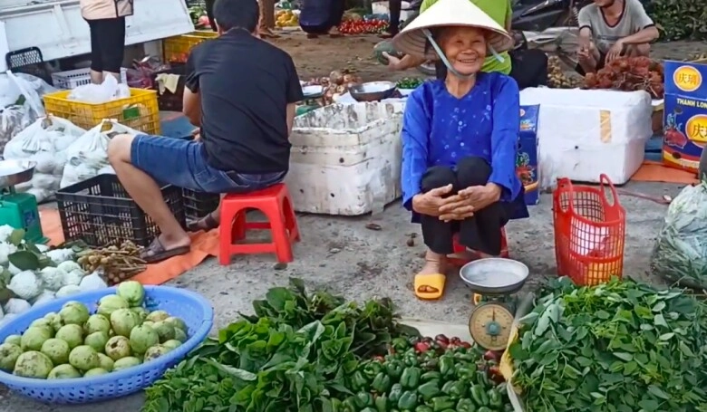 Ghé chợ phiên 5 ngày một lần ở cao bằng thưởng thức bánh trời bánh khảo cực lạ không nơi nào có - 2