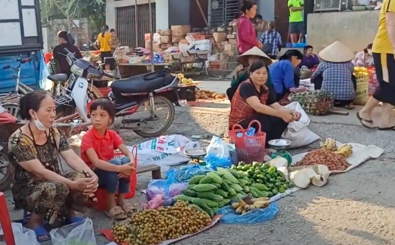 Ghé chợ phiên 5 ngày một lần ở cao bằng thưởng thức bánh trời bánh khảo cực lạ không nơi nào có - 3