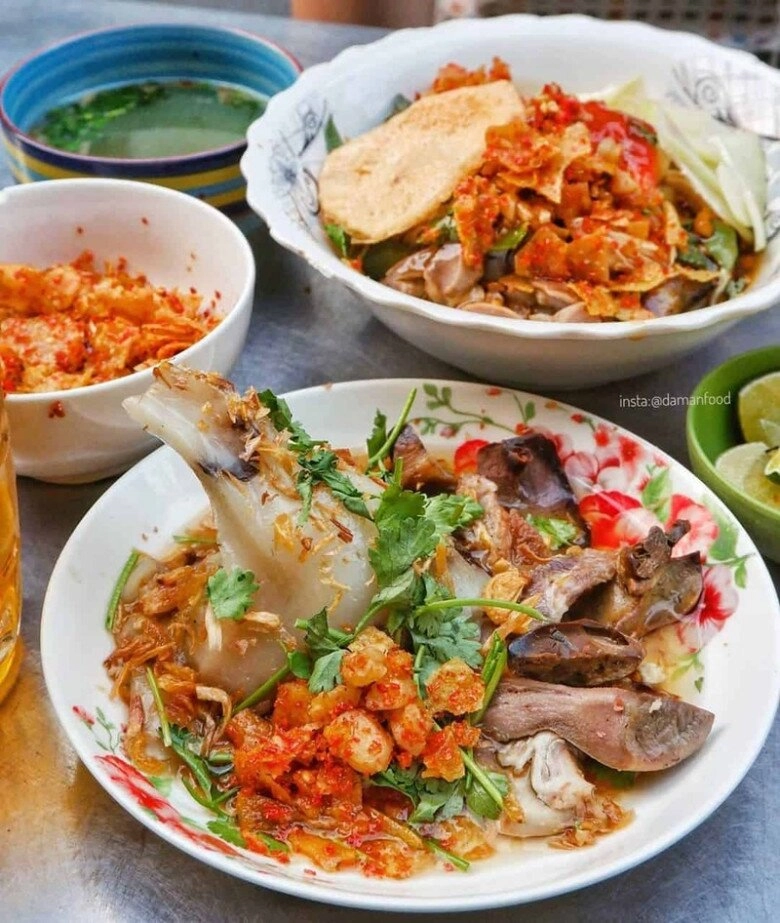 Ghé lạng sơn lạc lối trong khu chợ sầm uất nhất thành phố tồn tại từ thế kỷ 17 đến nay vẫn đông nghịt khách vì giá rẻ - 4