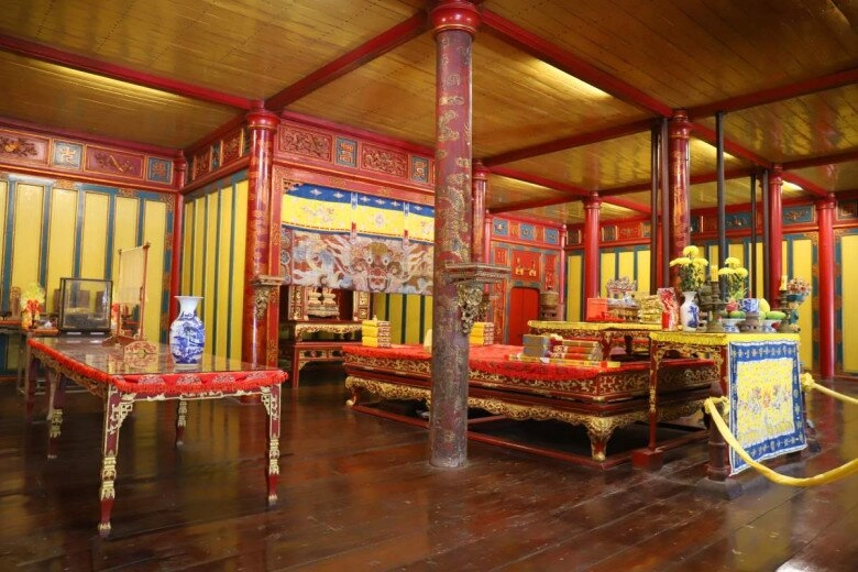 Ghé thăm lăng mộ kỳ bí của vị vua nhiều phi tần đông con nhất nhà nguyễn choáng ngợp trước khung cảnh cổ kính tuyệt đẹp - 5