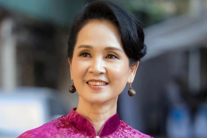 giai nhân trẻ nhất việt nam được phong nsnd day dứt nỗi đau mất con mùng 1 tết đọc thơ tiễn bố qua đời - 1