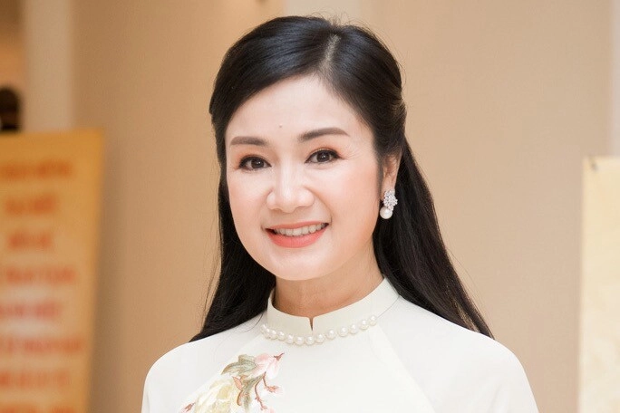 giai nhân trẻ nhất việt nam được phong nsnd day dứt nỗi đau mất con mùng 1 tết đọc thơ tiễn bố qua đời - 2