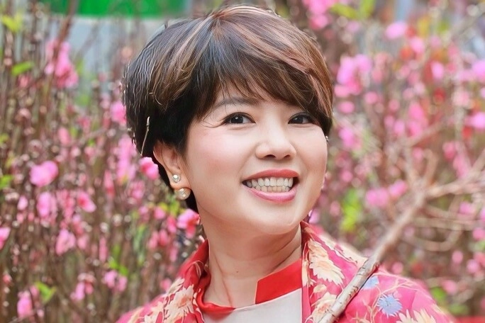 giai nhân trẻ nhất việt nam được phong nsnd day dứt nỗi đau mất con mùng 1 tết đọc thơ tiễn bố qua đời - 4