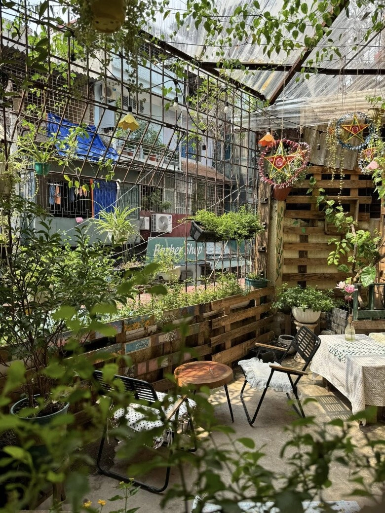 Giới trẻ săn lùng những quán cafe giấu mình trong khu tập thể cũ góc nào cũng xinh đảm bảo check-in cháy máy - 3
