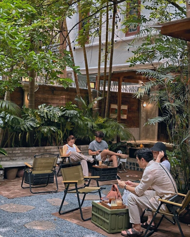 Giới trẻ săn lùng những quán cafe giấu mình trong khu tập thể cũ góc nào cũng xinh đảm bảo check-in cháy máy - 8