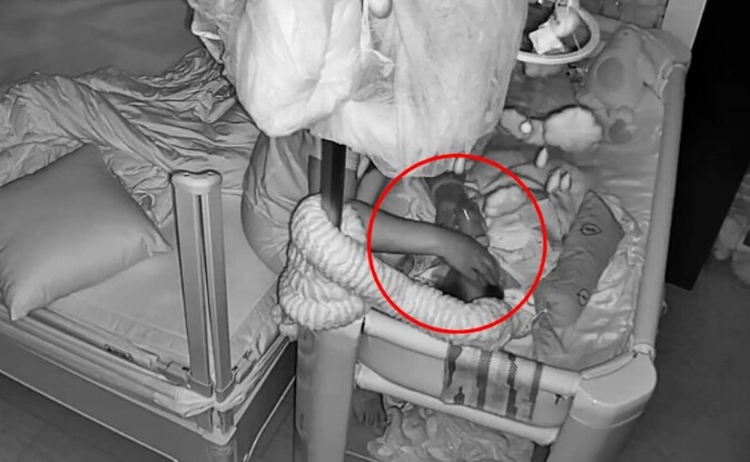 Giữa đêm giúp việc lương 37 triệutháng âm thầm làm một việc với con chủ khiến mẹ bỉm sợ hãi lập tức sa thải - 4