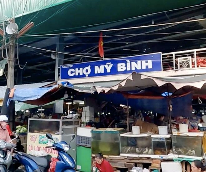 Giữa lòng an giang có khu chợ bán đủ thứ lúc nào cũng tắc đường vì chợ quá đông đúc - 1