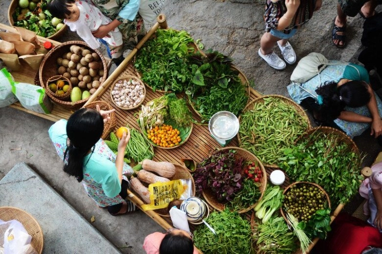 Giữa lòng an giang có khu chợ bán đủ thứ lúc nào cũng tắc đường vì chợ quá đông đúc - 2