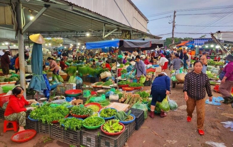 Giữa lòng bình dương có khu chợ sầm uất bậc nhất lúc nào cũng đông đúc vì giá siêu rẻ - 4