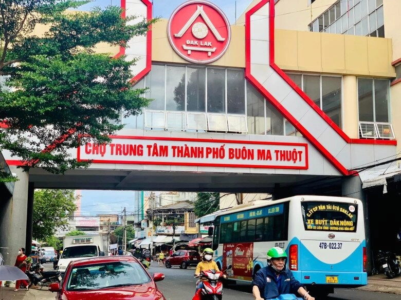 Giữa lòng buôn ma thuột có khu chợ sầm uất bậc nhất bán đủ món đặc sản rừng ngon-bổ-rẻ khó nơi nào có - 1