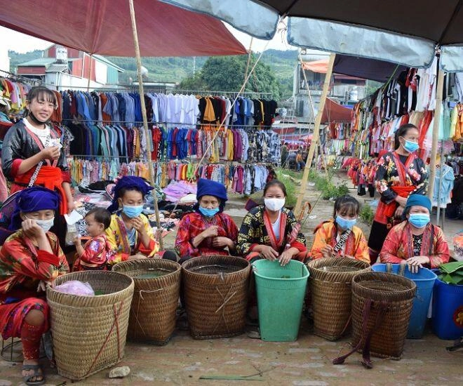 Giữa lòng điện biên có phiên chợ được ví như tây bắc thu nhỏ mua bán đủ thứ là nơi nam thanh nữ tú hò hẹn - 1