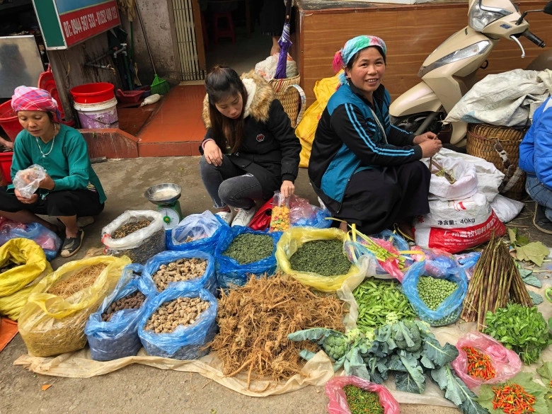 Giữa lòng hà giang có phiên chợ tồn tại xuyên 2 thế kỷ nay là địa điểm nổi tiếng bậc nhất hút khách tây - 4