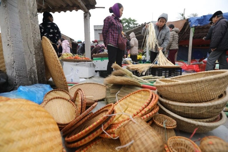 Giữa lòng hải dương có phiên chợ quê ít ỏi còn sót lại khách đến chợ như lạc về 30 năm trước - 3