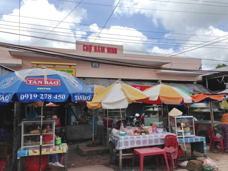 Giữa lòng phú quốc có một ngôi chợ cổ từ một khu chợ nhỏ xíu đến địa điểm hấp dẫn du khách nước ngoài - 1