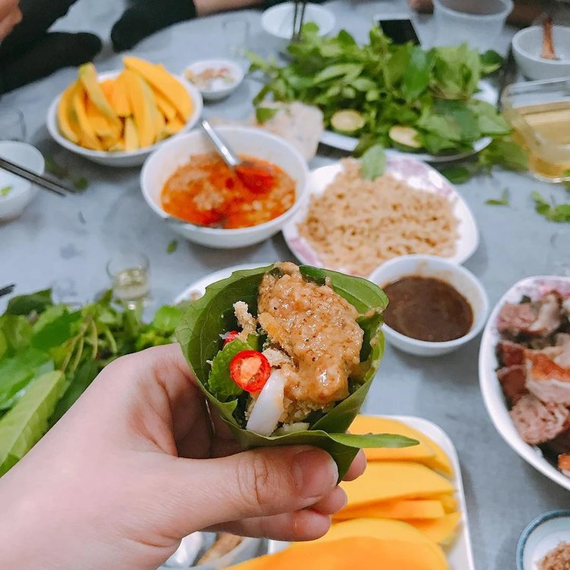 Giữa lòng quảng ninh có khu chợ cổ kính bậc nhất từ khu chợ truyền thống nay thành địa điểm bán đủ thứ ai cũng mê - 4