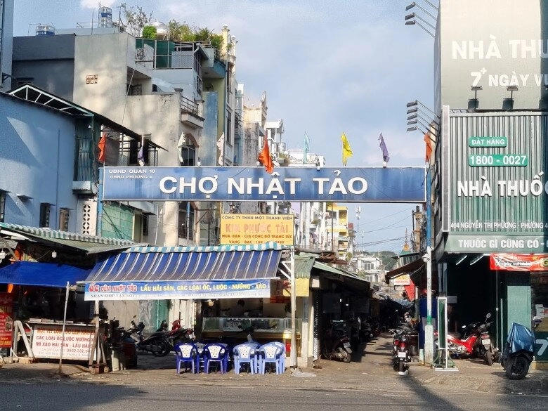 Giữa lòng sài gòn có khu chợ mệnh danh thiên đường đồ cũ có thể tìm thấy những món đồ tưởng như tuyệt chủng - 1