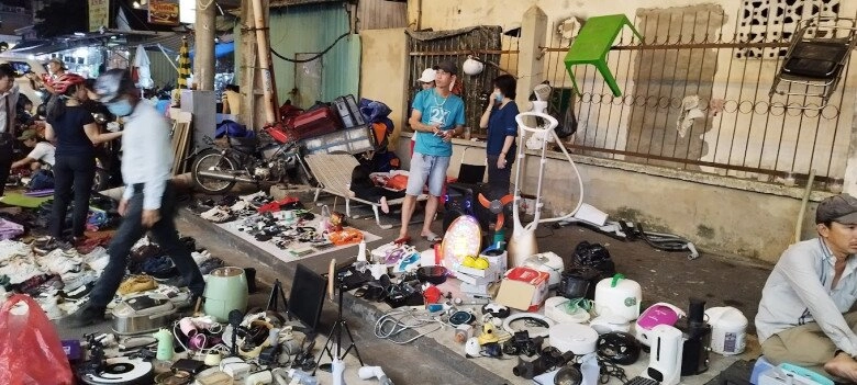 Giữa lòng sài gòn có khu chợ mệnh danh thiên đường đồ cũ có thể tìm thấy những món đồ tưởng như tuyệt chủng - 3