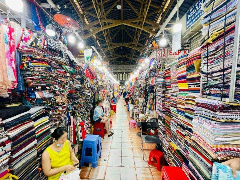 Giữa lòng sài gòn có khu chợ sầm uất quanh năm được mệnh danh là chợ của nhà giàu vẫn đông khách nườm nượp - 2