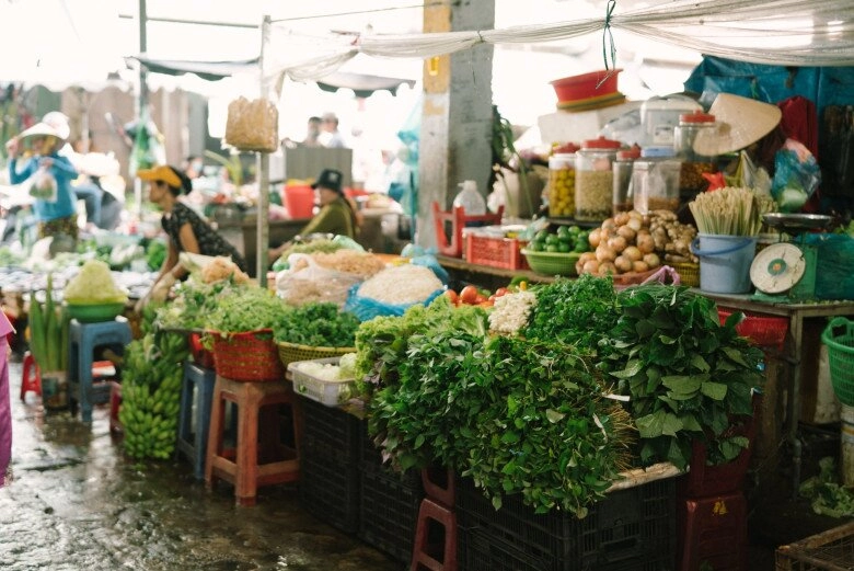 Giữa lòng sài gòn có khu chợ tồn tại hơn 60 năm là thiên đường ẩm thực miền trung vì đủ món ngon-bổ-rẻ - 4