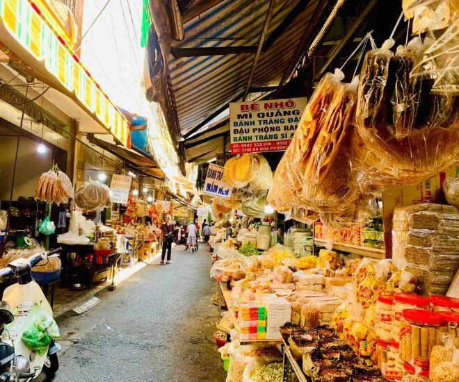 Giữa lòng sài gòn có một khu chợ được ví như miền trung thu nhỏ nơi phảng phất dư vị quê nhà - 1