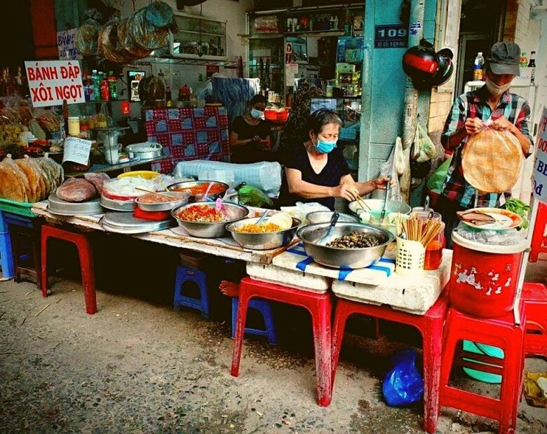 Giữa lòng sài gòn có một khu chợ được ví như miền trung thu nhỏ nơi phảng phất dư vị quê nhà - 3