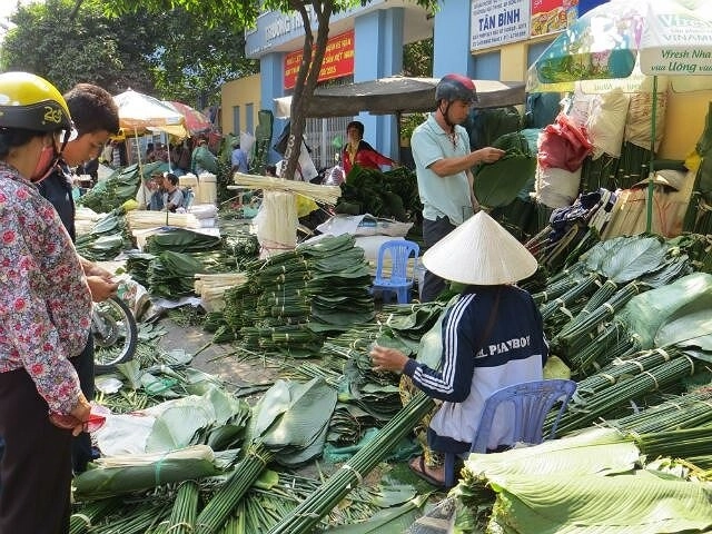 Giữa lòng sài gòn có phiên chợ họp duy nhất tháng cuối năm bán 1 món hàng vẫn tồn tại hơn nửa thế kỷ - 1