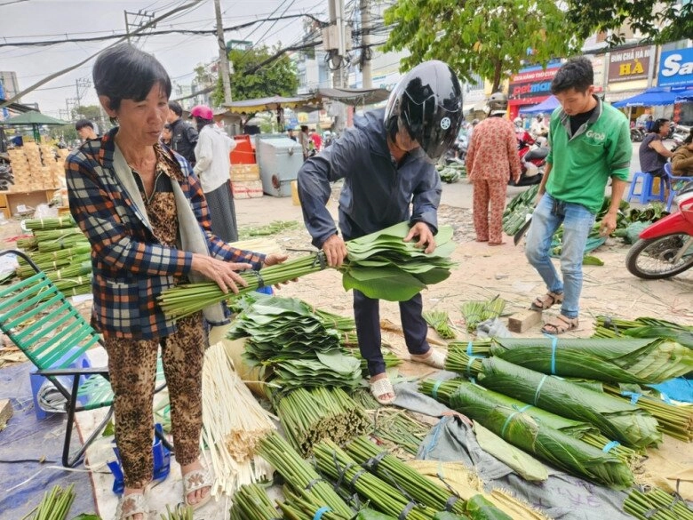 Giữa lòng sài gòn có phiên chợ họp duy nhất tháng cuối năm bán 1 món hàng vẫn tồn tại hơn nửa thế kỷ - 2