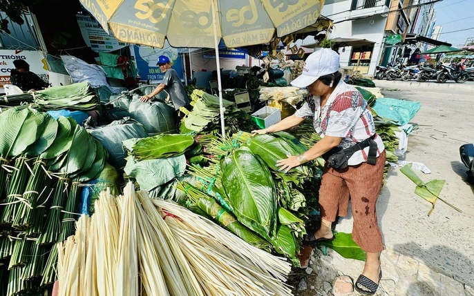Giữa lòng sài gòn có phiên chợ họp duy nhất tháng cuối năm bán 1 món hàng vẫn tồn tại hơn nửa thế kỷ - 3