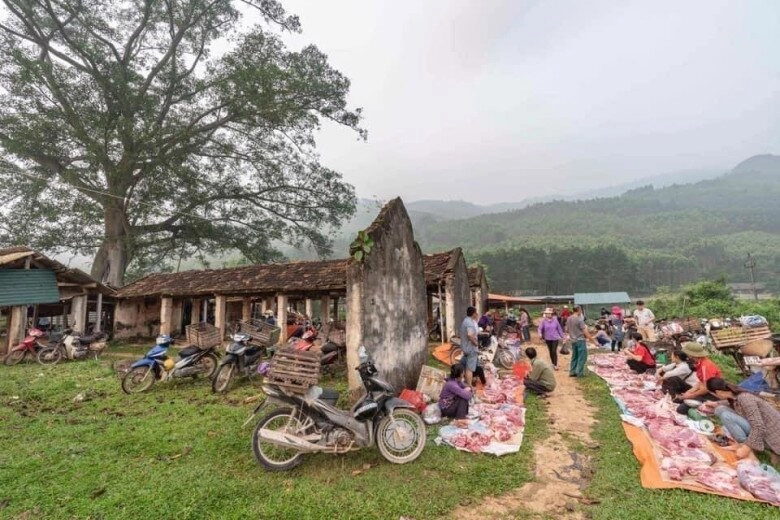 Giữa lòng tuyên quang có ngôi chợ được mệnh danh chợ quê đẹp nhất việt nam nét đẹp xưa cũ hiếm có - 2