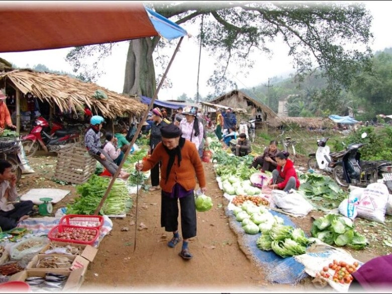 Giữa lòng tuyên quang có ngôi chợ được mệnh danh chợ quê đẹp nhất việt nam nét đẹp xưa cũ hiếm có - 5