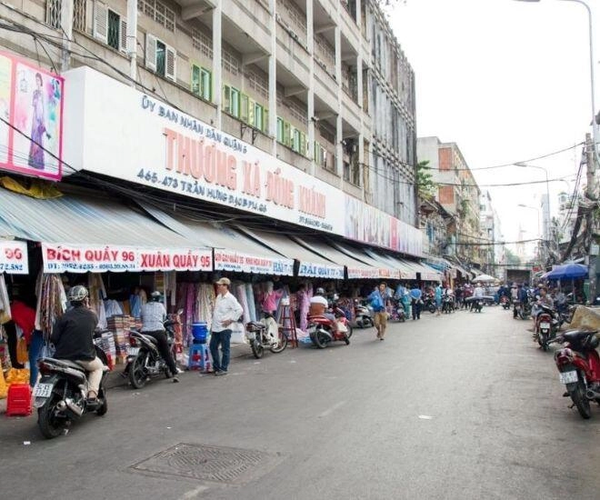 Giữa sài gòn có một khu chợ rẻ và lâu đời bậc nhất chỉ bán duy nhất một loại hàng mà đến nay vẫn tấp nập - 1