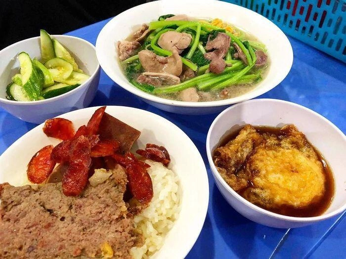 Hà nội có 4 hàng xôi ngon đỉnh nóc chỉ 30k là no căng rốn khách nườm nượp qua lại mỗi ngày - 2