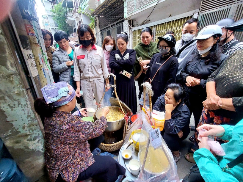 Hà nội rét đi xếp hàng ăn bánh trôi tàu ở ngõ đê tô hoàng - 2