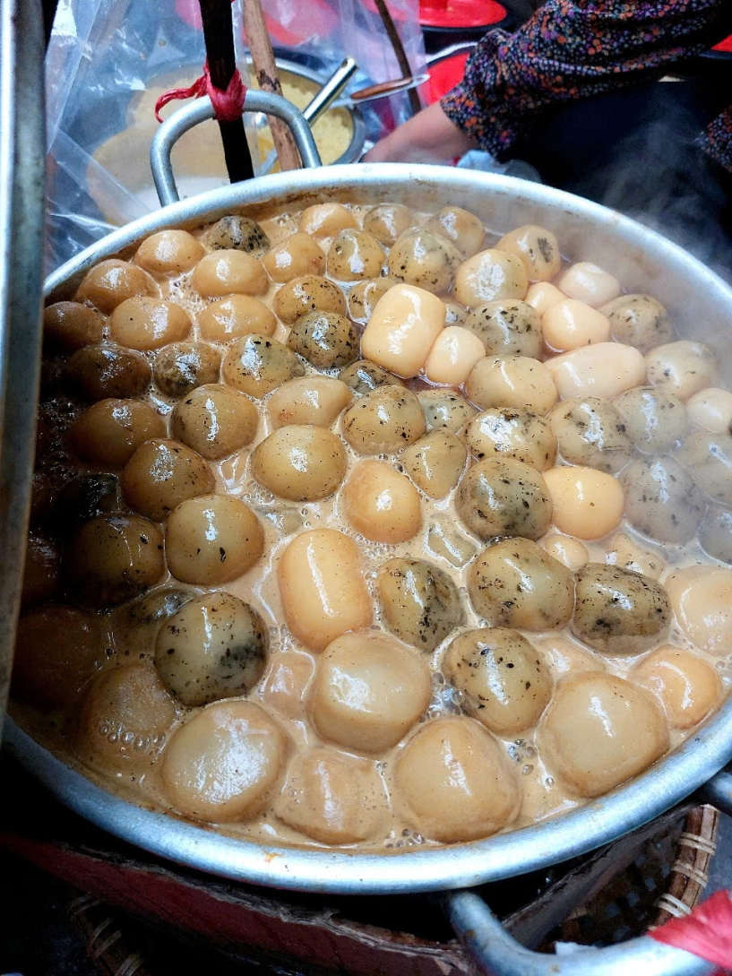 Hà nội rét đi xếp hàng ăn bánh trôi tàu ở ngõ đê tô hoàng - 3