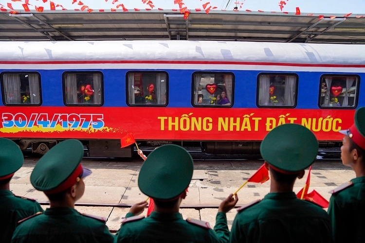 Hai đoàn tàu thống nhất hội ngộ ở đà nẵng - 3