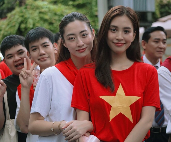 Hai nàng hậu việt chỉ mặc áo phông quần jeans đi sơ duyệt a80 vẫn đẹp tỏa sáng hút mọi ánh nhìn - 1