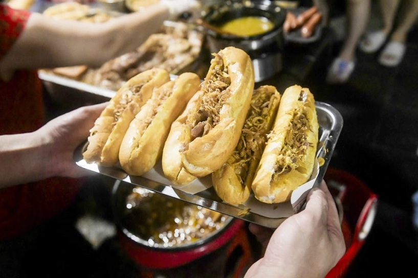 Hàng bánh mì nam định được mẹ chồng khó tính lan hương khen ngon nhất việt nam giá rẻ bất ngờ khách xếp hàng cả tiếng - 2