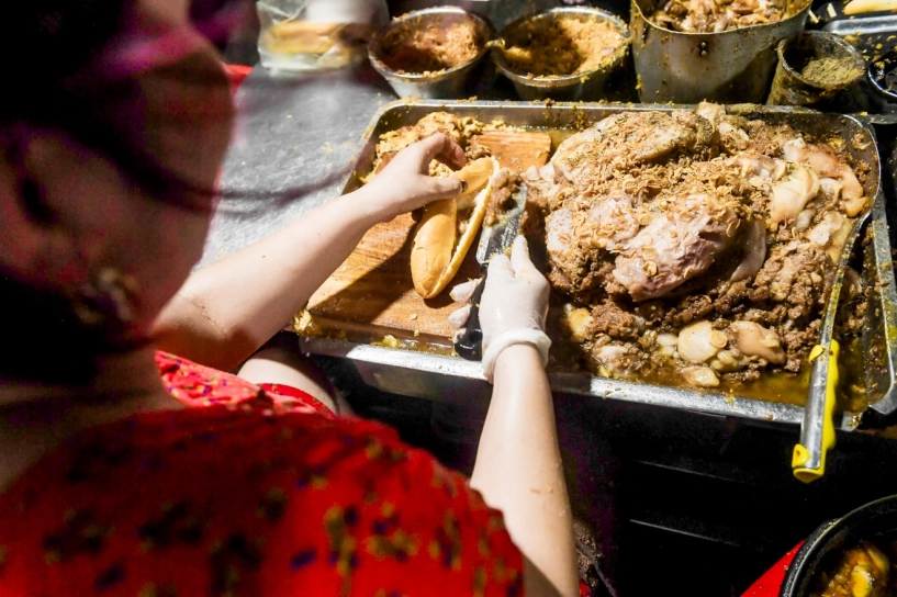 Hàng bánh mì nam định được mẹ chồng khó tính lan hương khen ngon nhất việt nam giá rẻ bất ngờ khách xếp hàng cả tiếng - 3