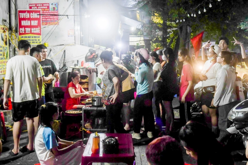 Hàng bánh mì nam định được mẹ chồng khó tính lan hương khen ngon nhất việt nam giá rẻ bất ngờ khách xếp hàng cả tiếng - 4