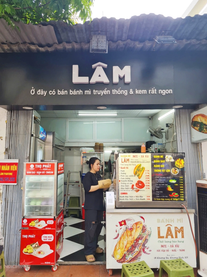 Hàng bánh mì truyền thống hà nội học sinh xếp hàng mỗi sáng - 4