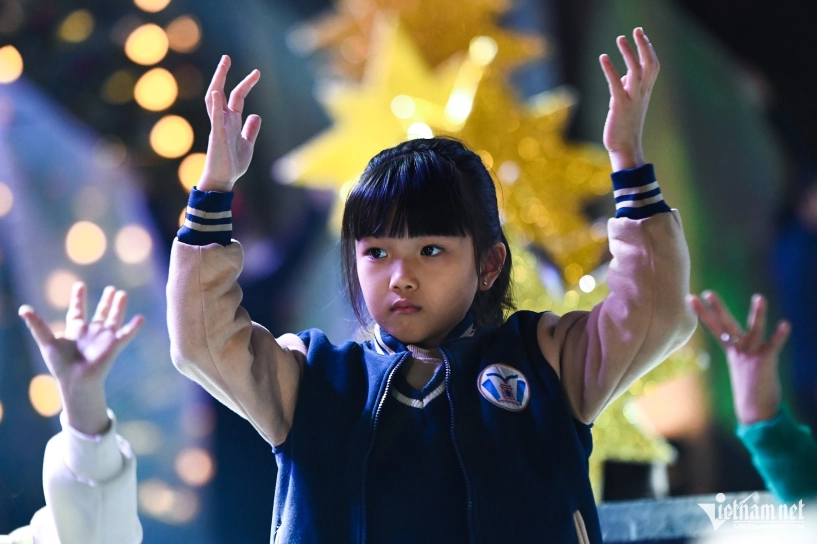Hàng loạt nhà thờ nổi tiếng tại hà nội lung linh trước đêm noel - 2