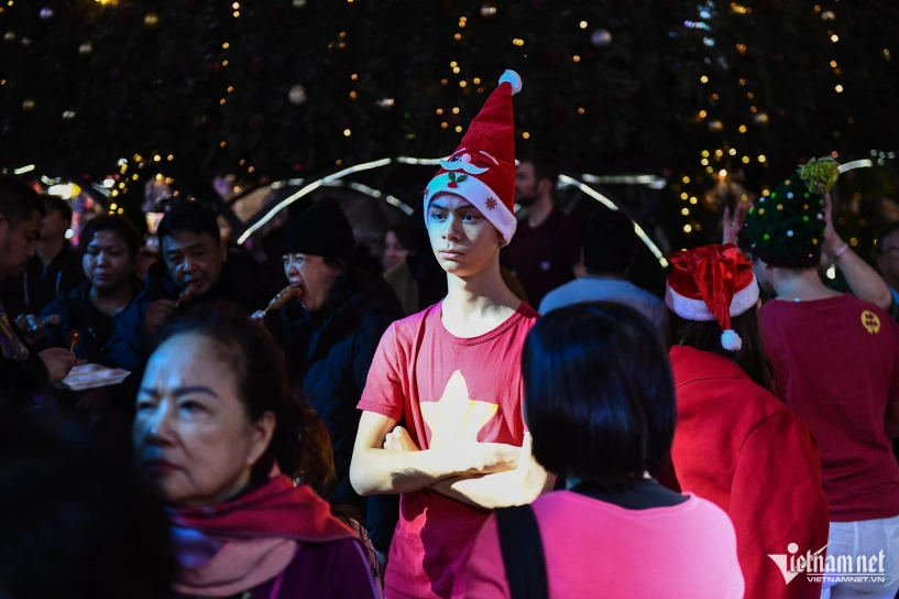 Hàng loạt nhà thờ nổi tiếng tại hà nội lung linh trước đêm noel - 4